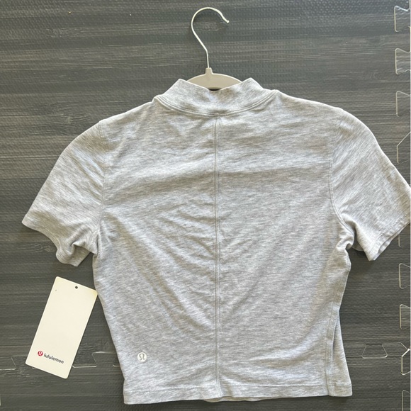 Lululemon Kitsilano Mock Neck Crop Top Tee Size 2 in Heathered Core Light Grey - Picture 3 of 6